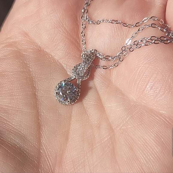 Certified round brilliant 1ct Moissanite Diamond pendant...